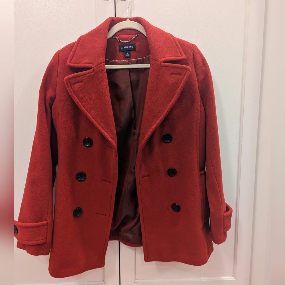 Red double-breasted lands in size 4 wool pea coat.
